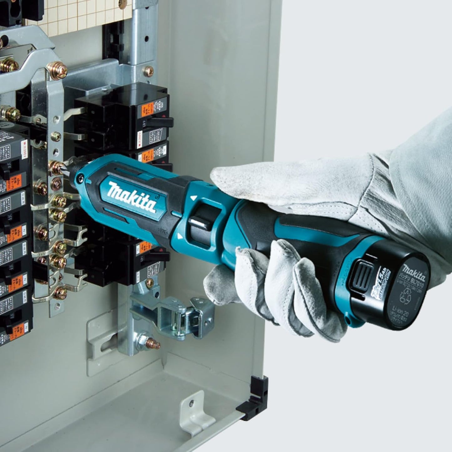 マキタ(Makita) 充電式ペンインパクトドライバ TD022DSHXO 7.2V オリーブ バッテリ・充電器・アルミケース付